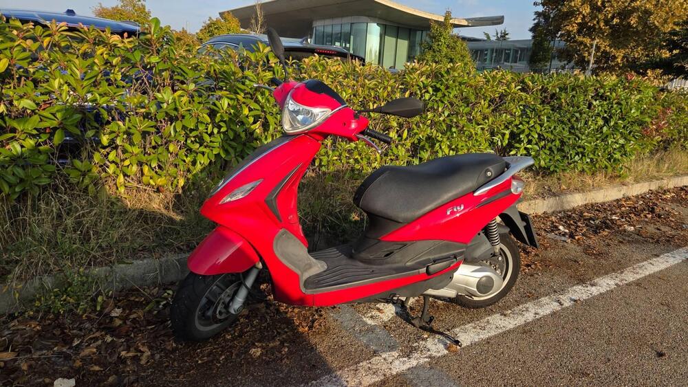 Piaggio Fly 125 4T 3V (2013 - 17) (3)