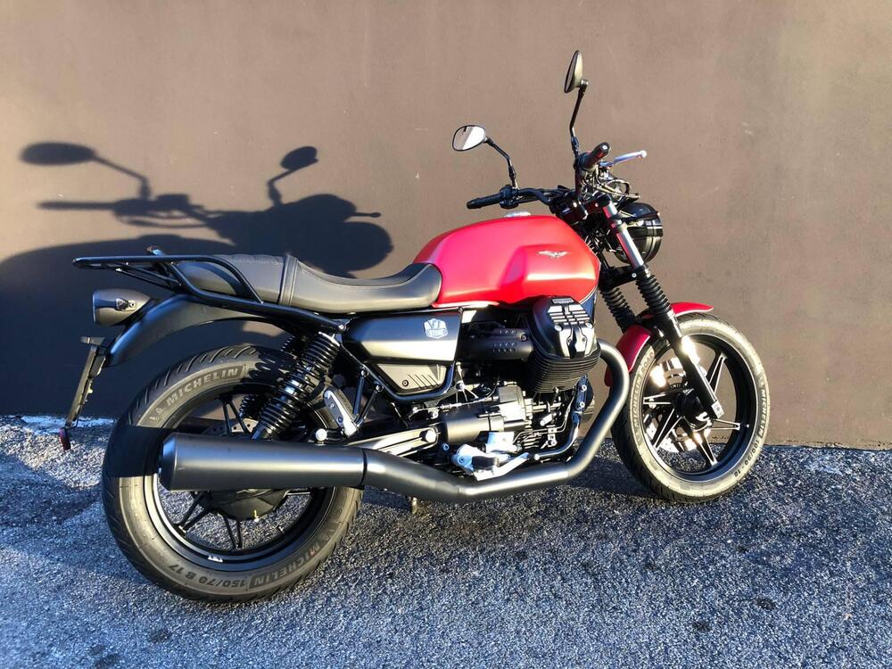 Moto Guzzi V7 Stone (2021 - 24) (3)