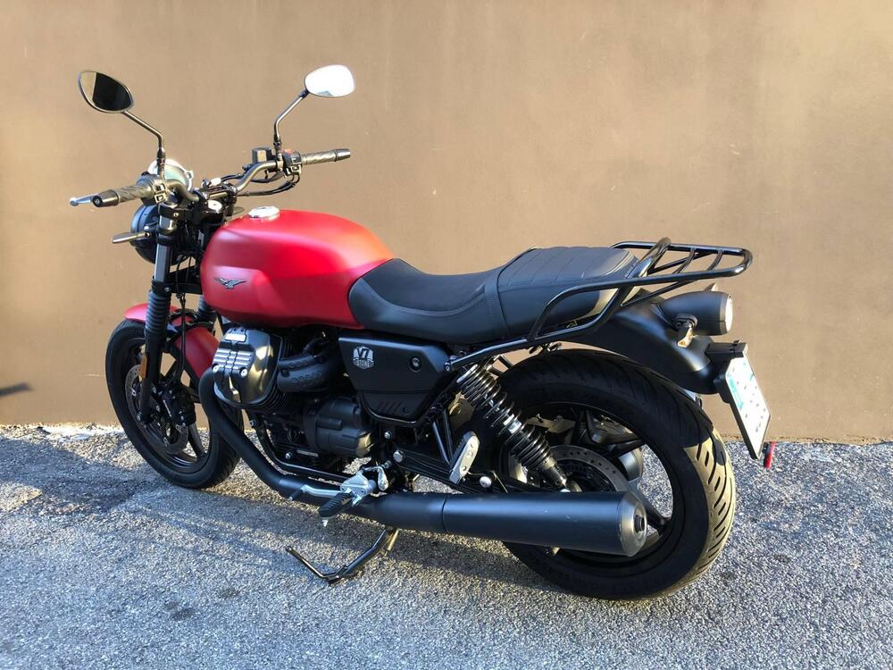 Moto Guzzi V7 Stone (2021 - 24) (4)