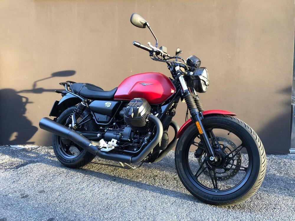 Moto Guzzi V7 Stone (2021 - 24) (2)