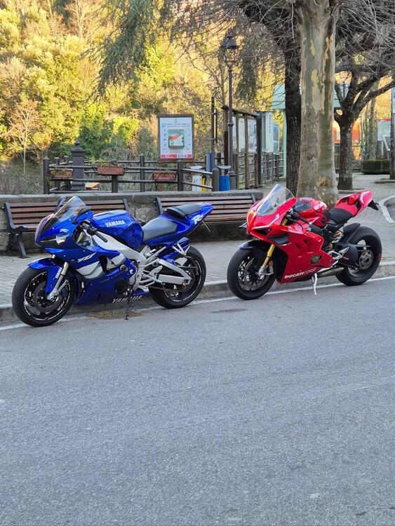 Ducati Panigale V4 S 1100 (2021) (4)