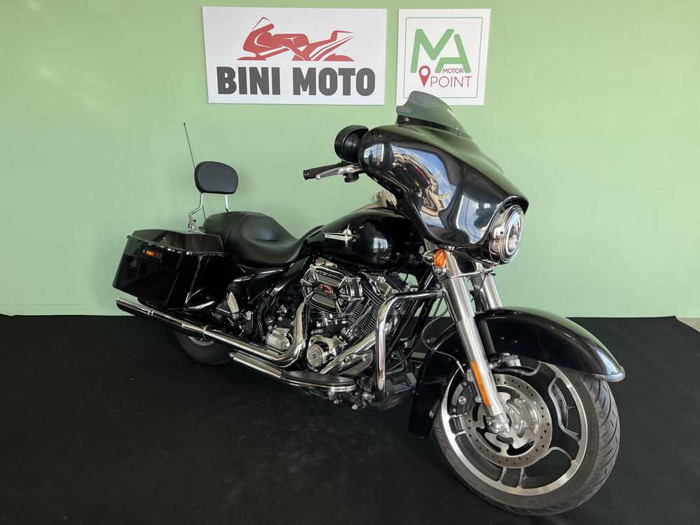 Harley-Davidson 1690 Street Glide (2011 - 13) - FLHX (2)