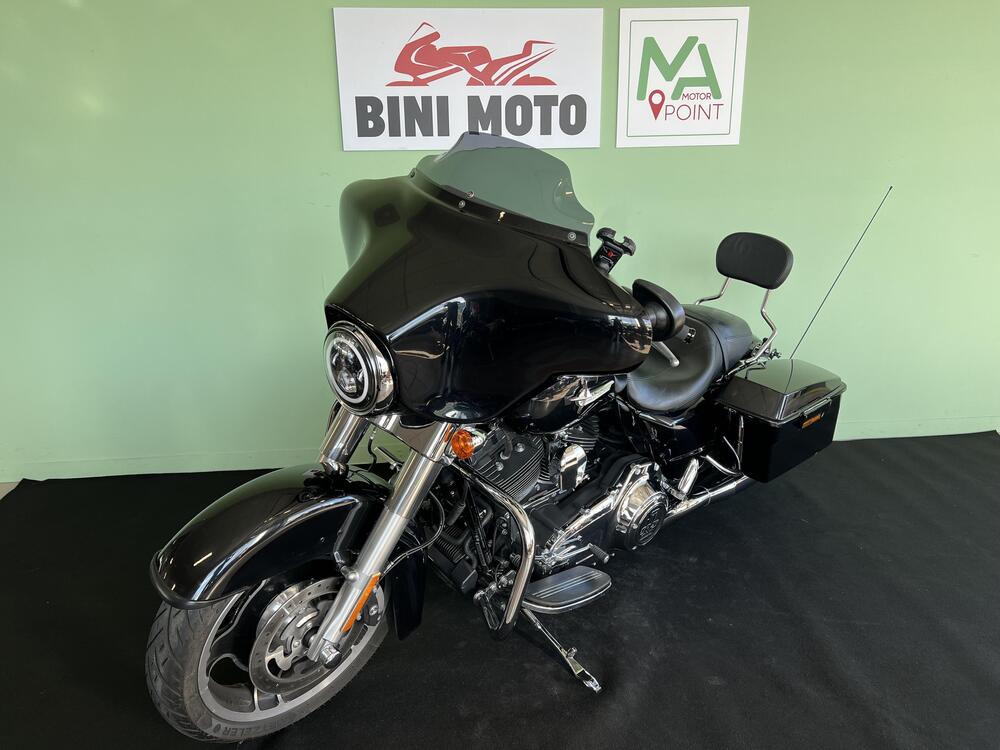 Harley-Davidson 1690 Street Glide (2011 - 13) - FLHX (4)