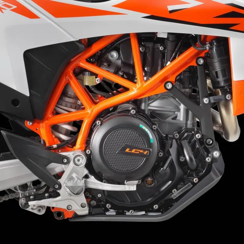 KTM 690 Enduro R (2026) (6)