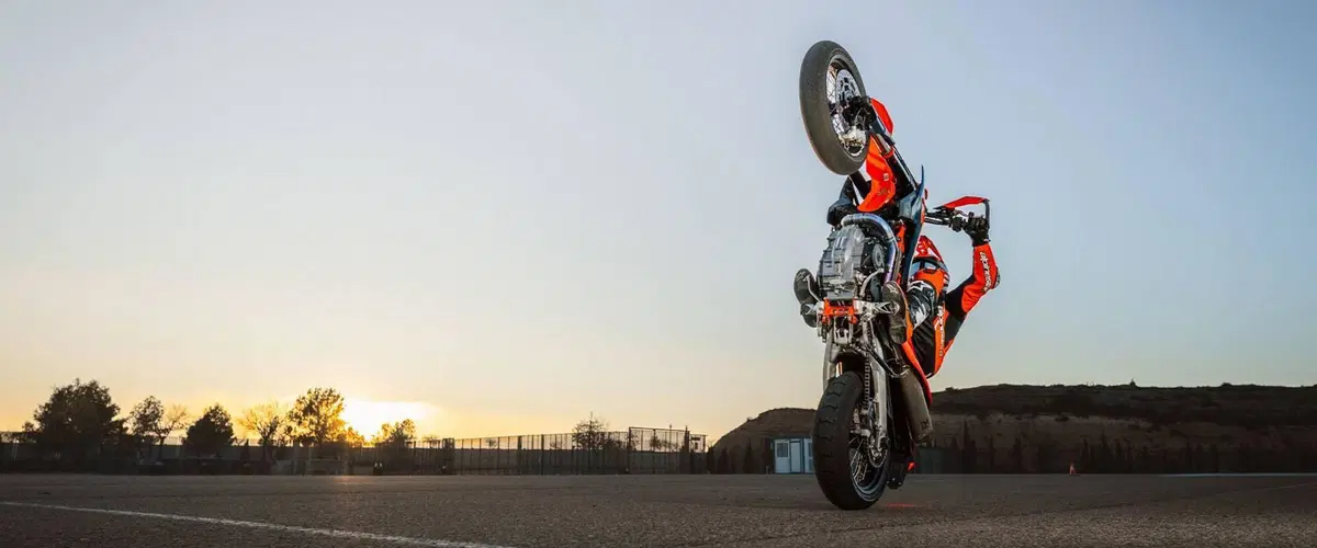 KTM 690 SMC R (2026) (12)