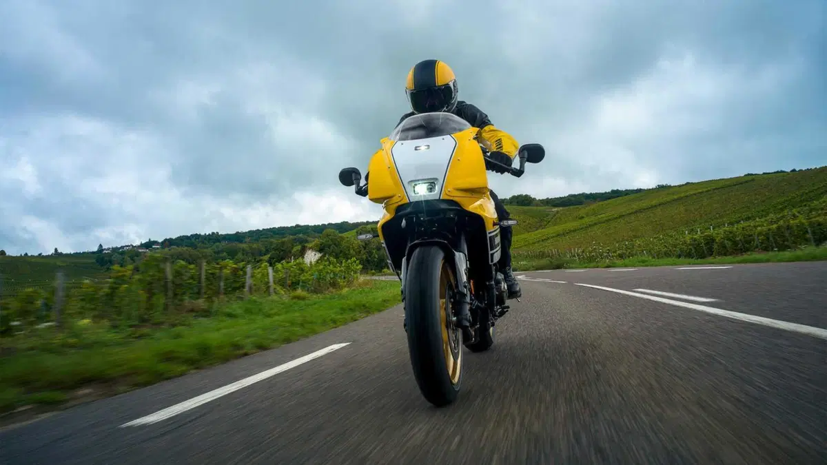 Yamaha XSR 900 GP 2026: arriva la livrea Legend Yellow, un tributo a Kenny Roberts [GALLERY] (3)