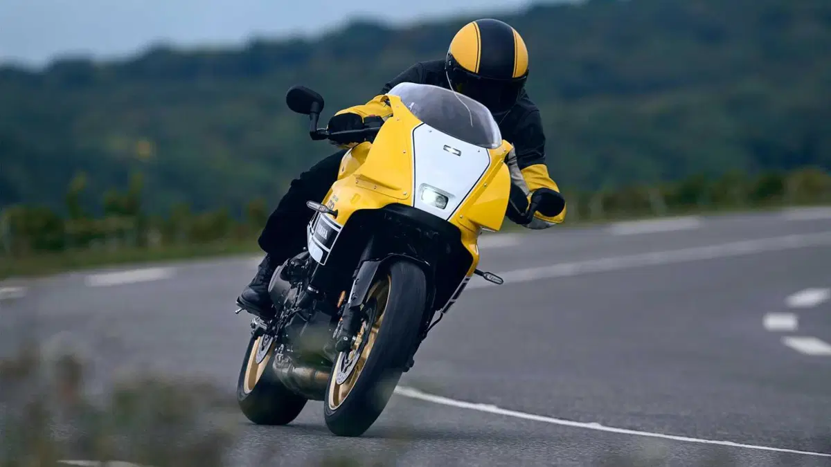 Yamaha XSR 900 GP 2026: arriva la livrea Legend Yellow, un tributo a Kenny Roberts [GALLERY] (7)