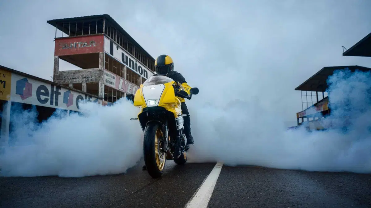 Yamaha XSR 900 GP 2026: arriva la livrea Legend Yellow, un tributo a Kenny Roberts [GALLERY] (14)