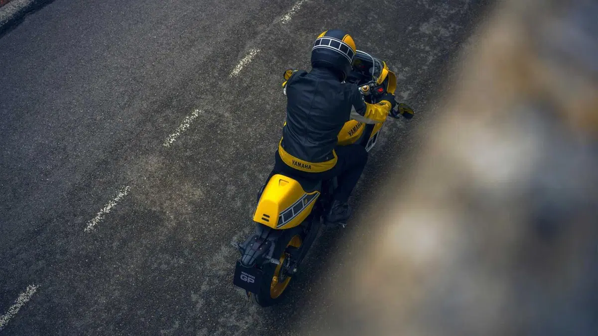 Yamaha XSR 900 GP 2026: arriva la livrea Legend Yellow, un tributo a Kenny Roberts [GALLERY] (13)