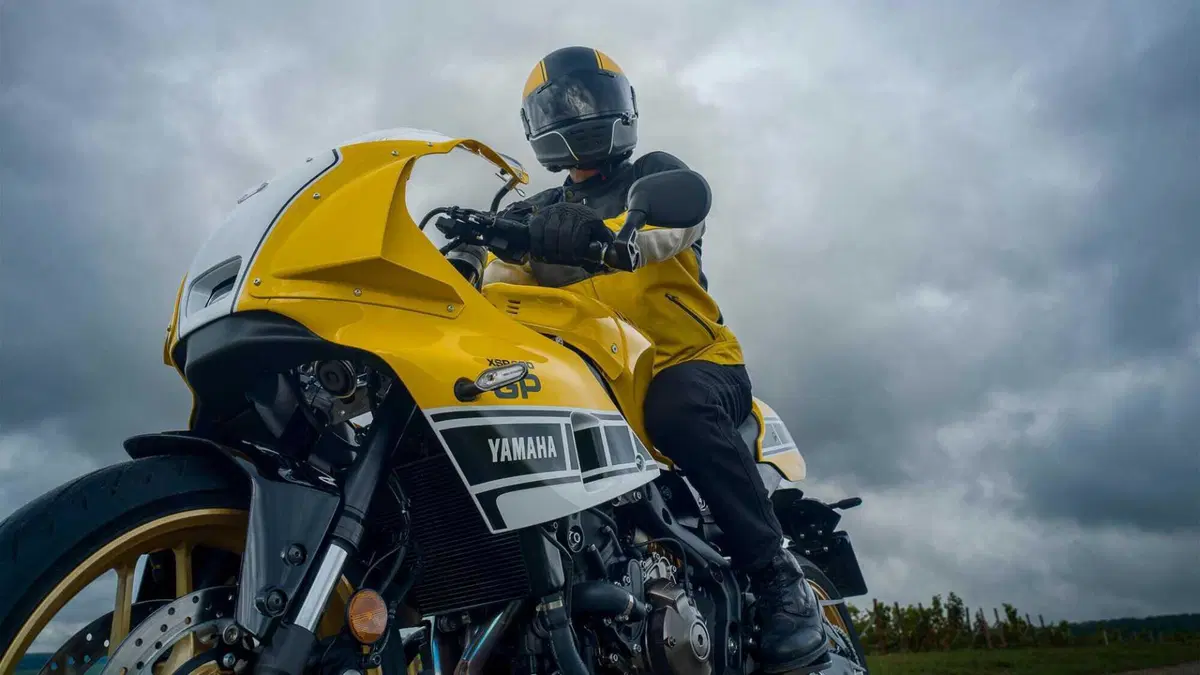 Yamaha XSR 900 GP 2026: arriva la livrea Legend Yellow, un tributo a Kenny Roberts [GALLERY] (18)