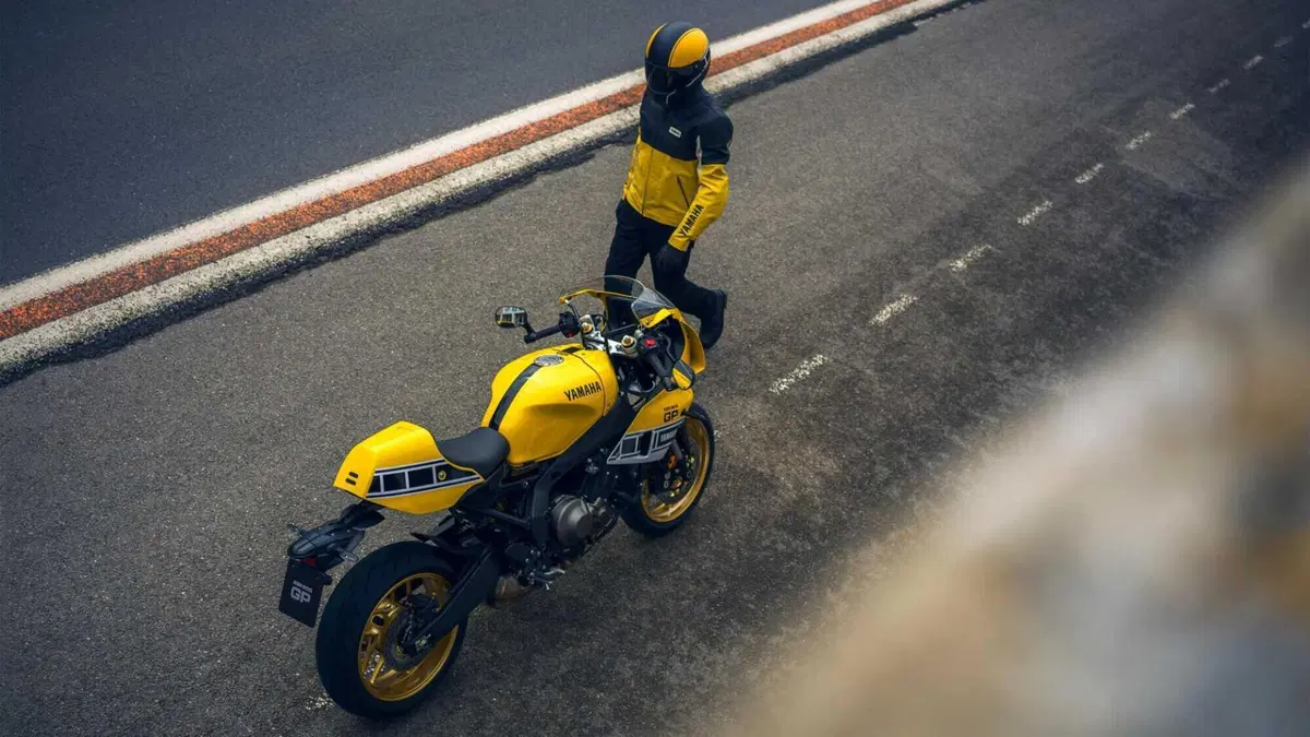 Yamaha XSR 900 GP 2026: arriva la livrea Legend Yellow, un tributo a Kenny Roberts [GALLERY] (19)