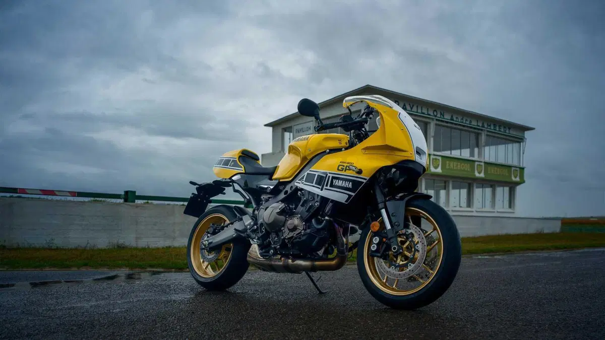 Yamaha XSR 900 GP 2026: arriva la livrea Legend Yellow, un tributo a Kenny Roberts [GALLERY] (20)