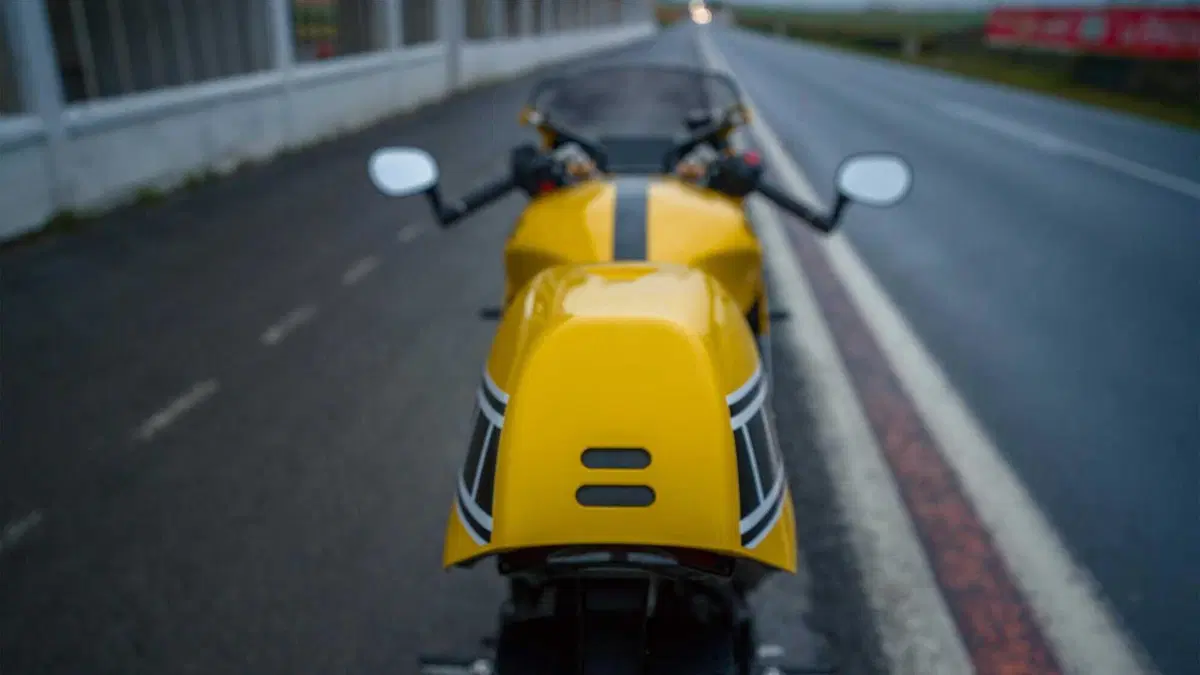 Yamaha XSR 900 GP 2026: arriva la livrea Legend Yellow, un tributo a Kenny Roberts [GALLERY] (22)