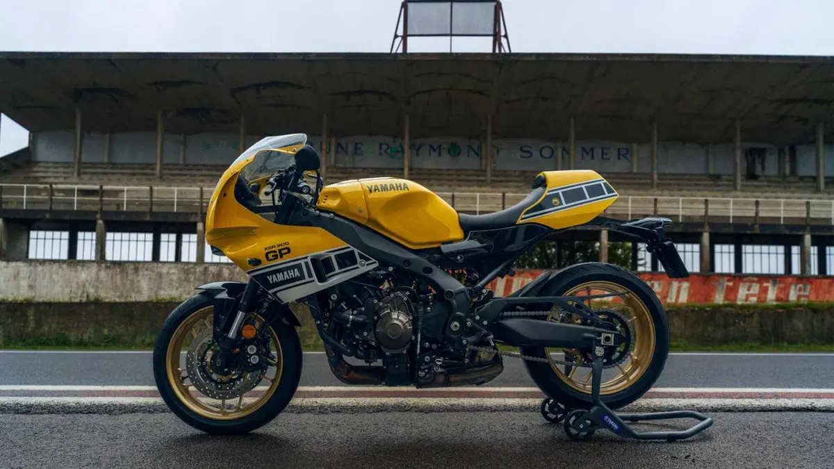 Yamaha XSR 900 GP 2026: arriva la livrea Legend Yellow, un tributo a Kenny Roberts [GALLERY] (23)