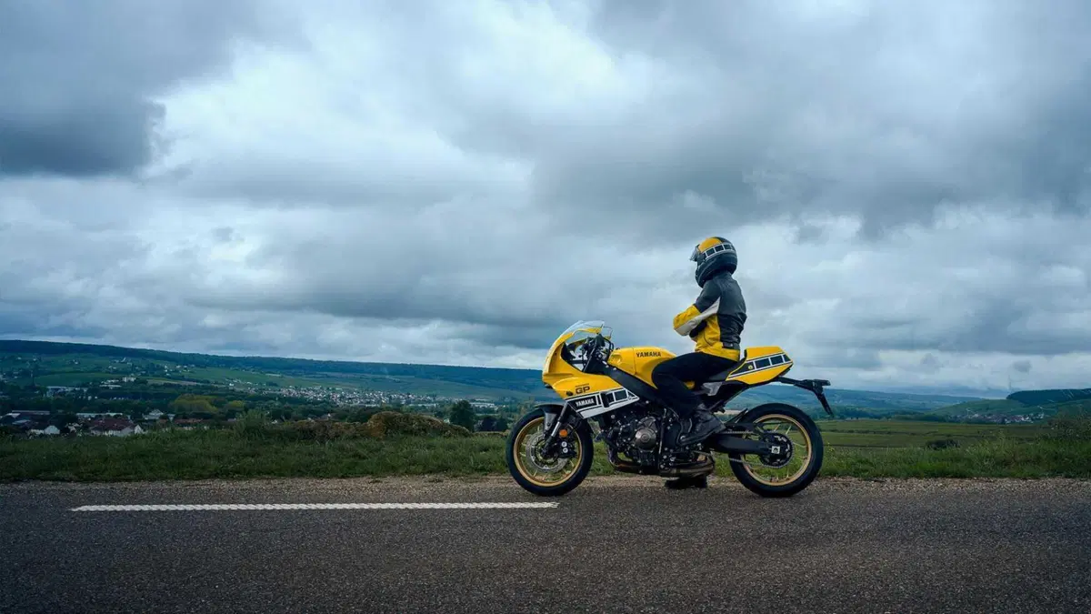 Yamaha XSR 900 GP 2026: arriva la livrea Legend Yellow, un tributo a Kenny Roberts [GALLERY] (25)