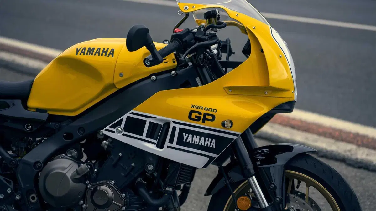 Yamaha XSR 900 GP 2026: arriva la livrea Legend Yellow, un tributo a Kenny Roberts [GALLERY] (32)