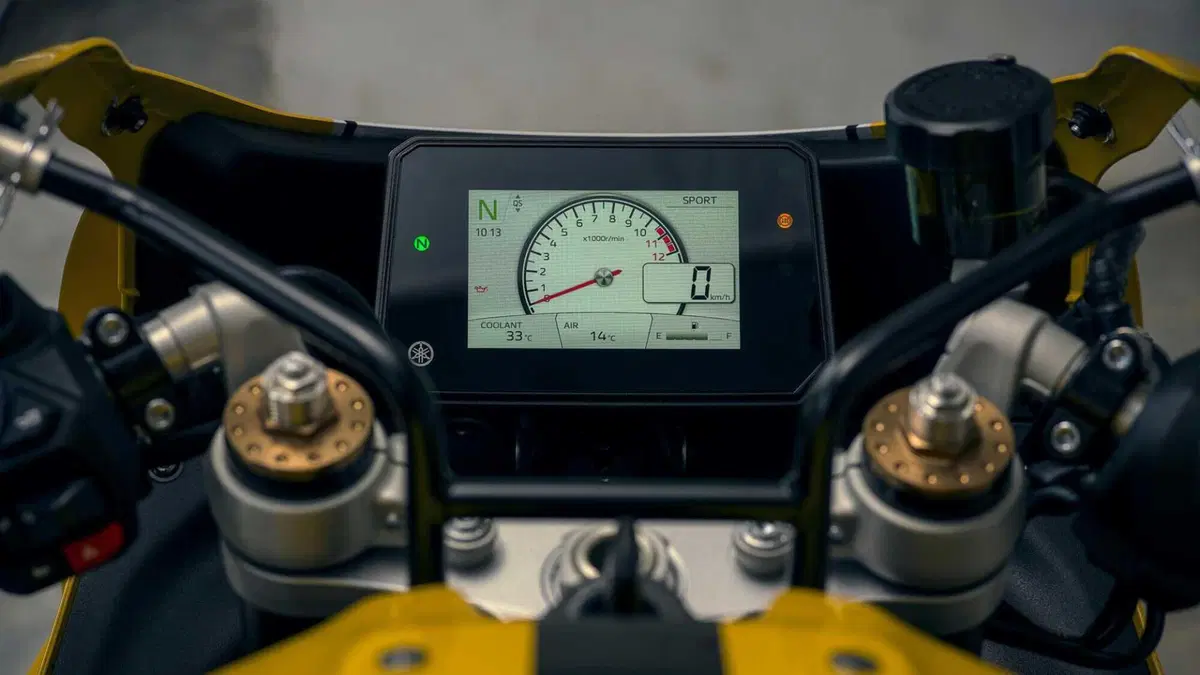 Yamaha XSR 900 GP 2026: arriva la livrea Legend Yellow, un tributo a Kenny Roberts [GALLERY] (33)