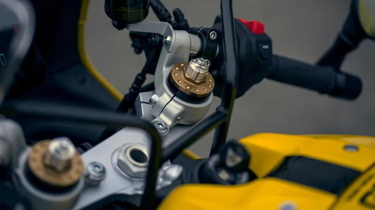 Yamaha XSR 900 GP 2026: arriva la livrea Legend Yellow, un tributo a Kenny Roberts [GALLERY] (35)