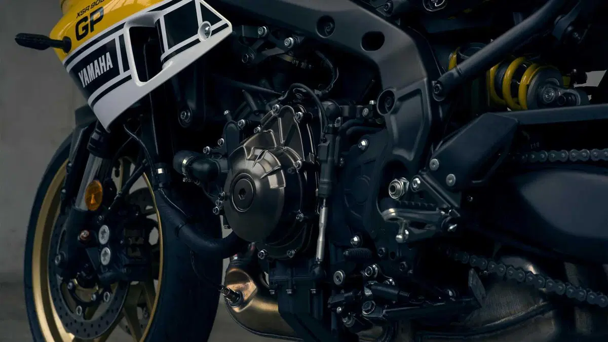 Yamaha XSR 900 GP 2026: arriva la livrea Legend Yellow, un tributo a Kenny Roberts [GALLERY] (36)