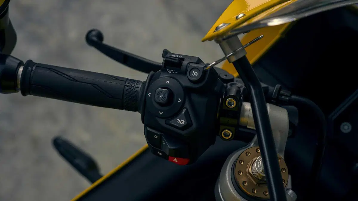 Yamaha XSR 900 GP 2026: arriva la livrea Legend Yellow, un tributo a Kenny Roberts [GALLERY] (40)
