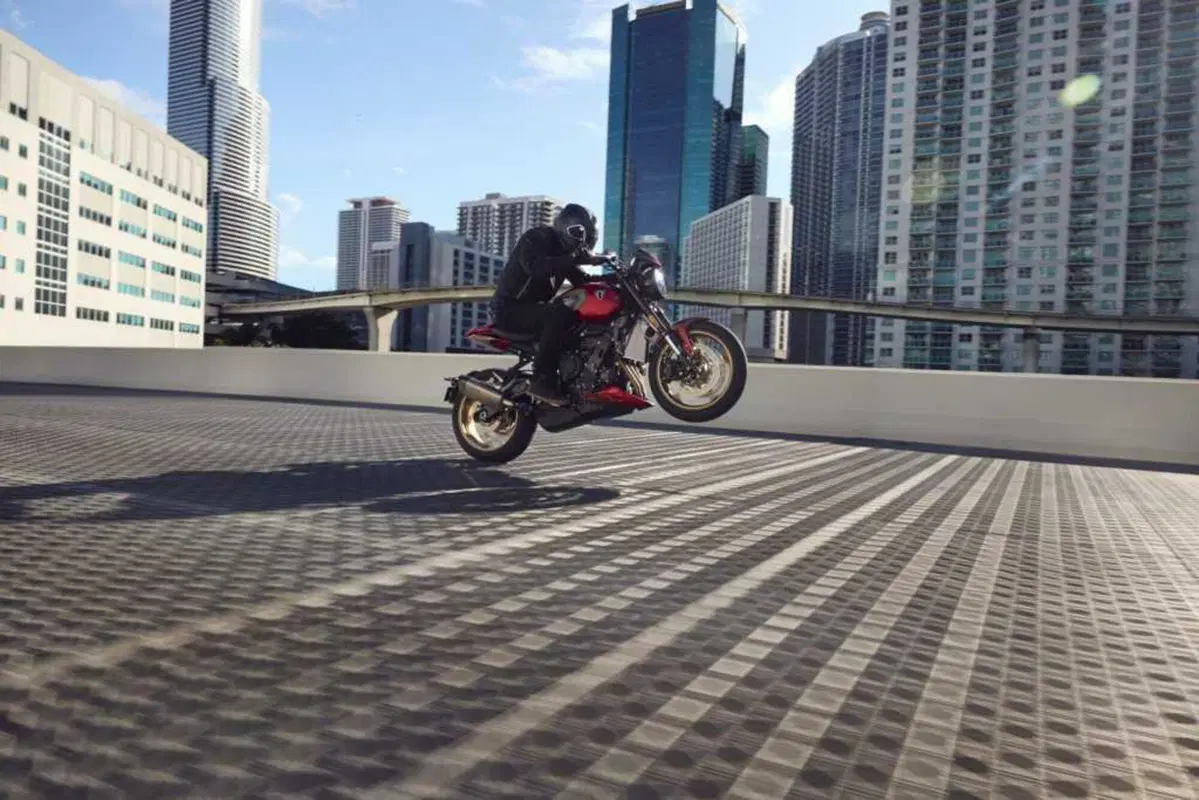 Triumph Trident 800: vi diciamo tutto sulla nuova roadster inglese [VIDEO] (14)