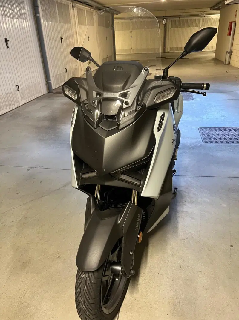 Yamaha X-Max 300 Tech Max (2025 - 26) (2)