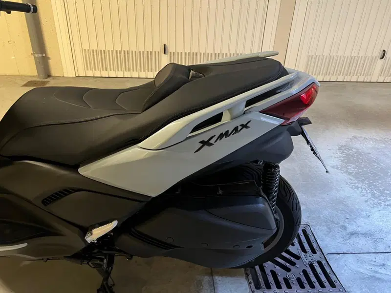 Yamaha X-Max 300 Tech Max (2025 - 26) (4)