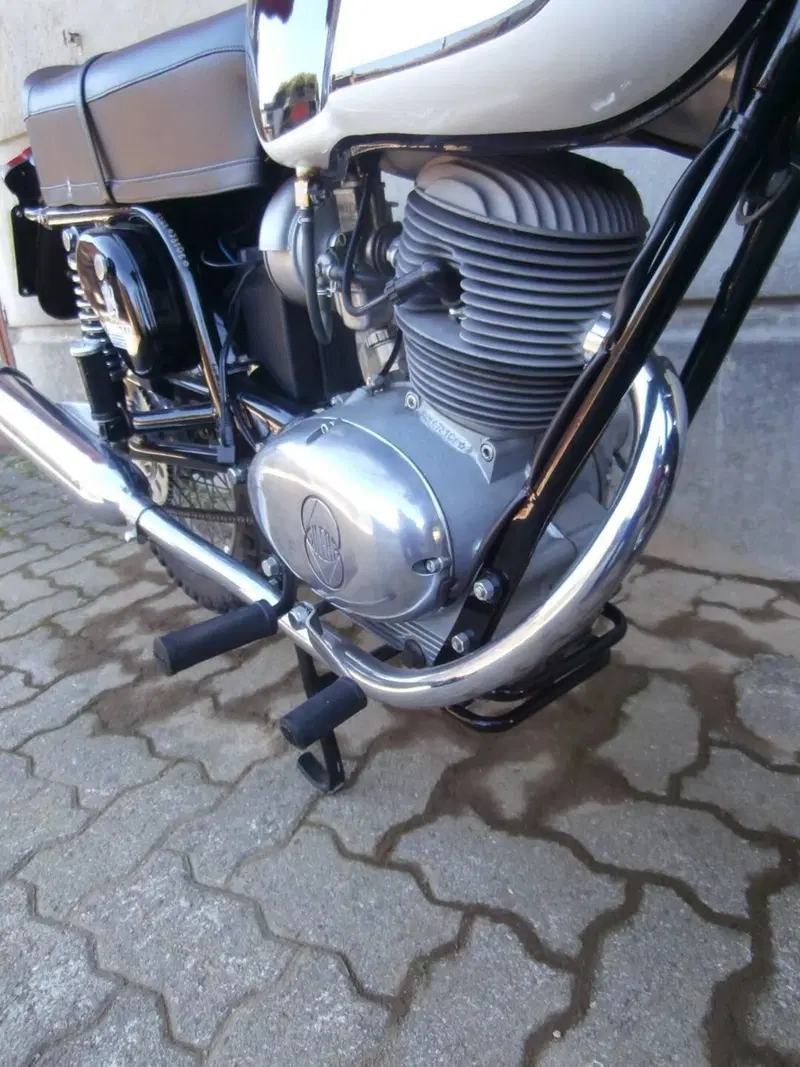 Gilera 124 SEI GIORNI (9)