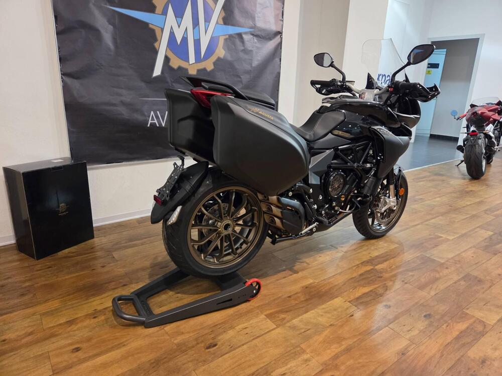 MV Agusta Turismo Veloce 800 Lusso SCS (2021 - 25) (3)