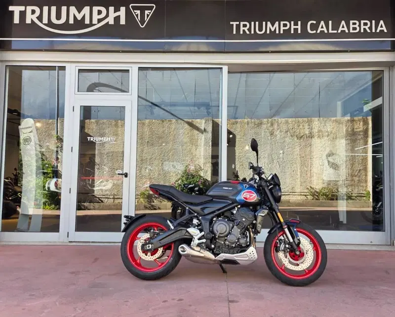 Triumph Trident 660 Triple Tribute Edition (2025 - 26) (4)
