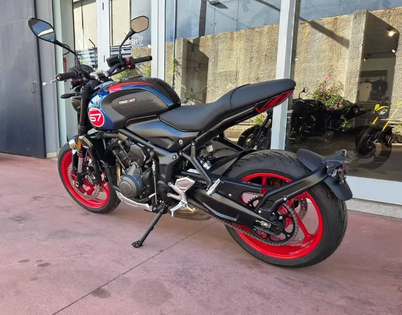Triumph Trident 660 Triple Tribute Edition (2025 - 26) (2)