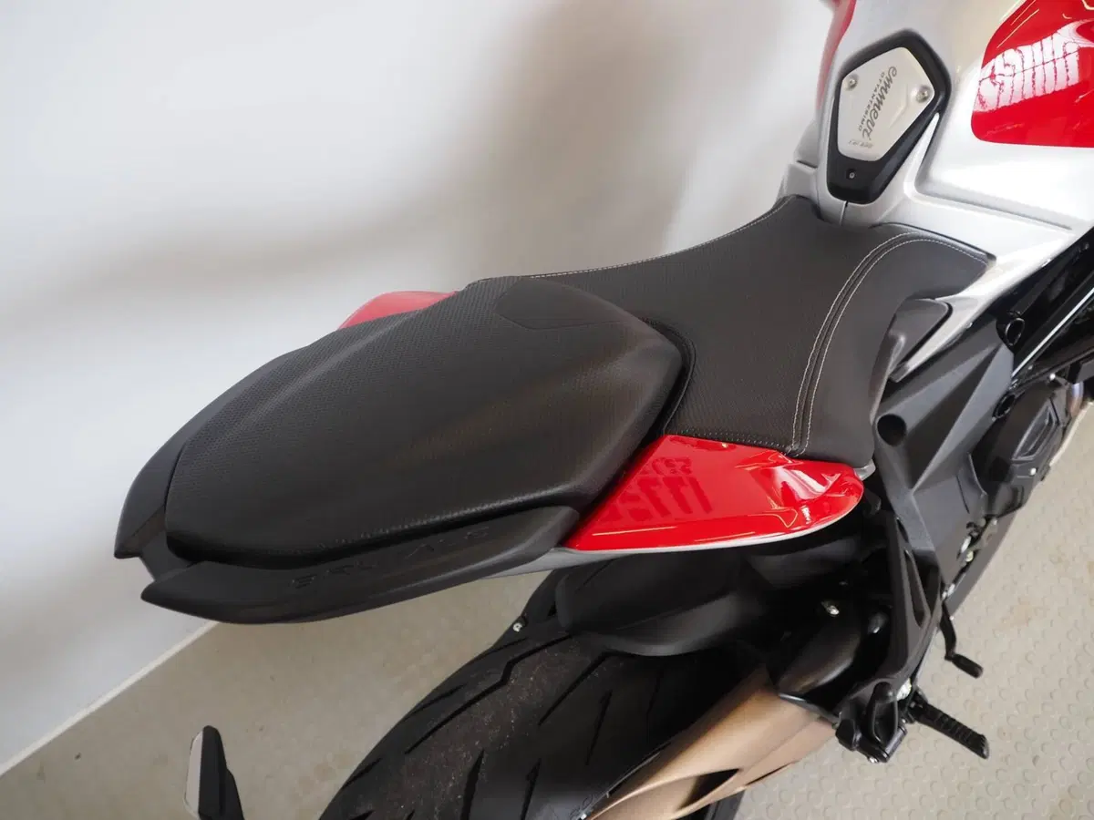 MV Agusta Brutale 801 RR Ottantesimo (2025 - 26) (4)