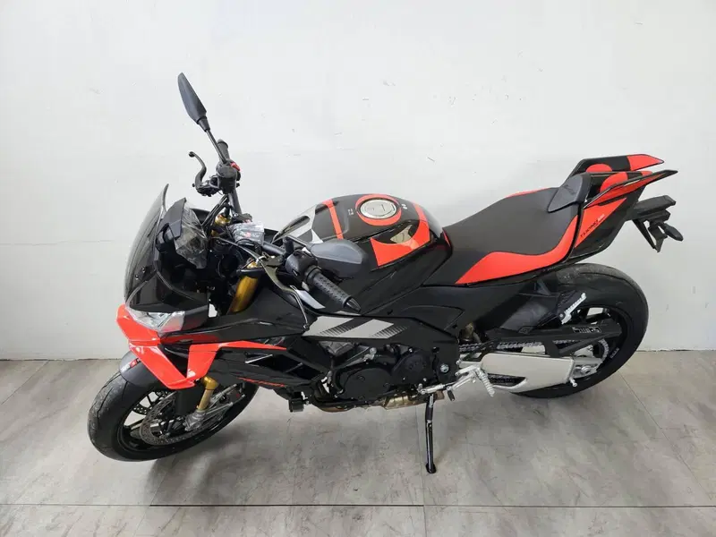 Aprilia Tuono V4 Factory (2025 - 26) (2)
