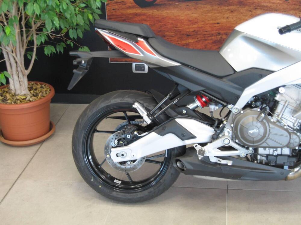 Aprilia Tuono 457 (2025) (4)