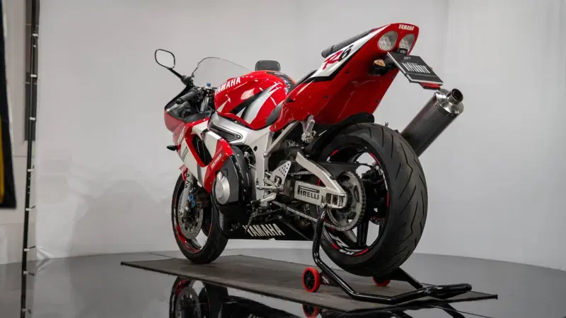 Yamaha YZF R6 (2001 - 02) (5)