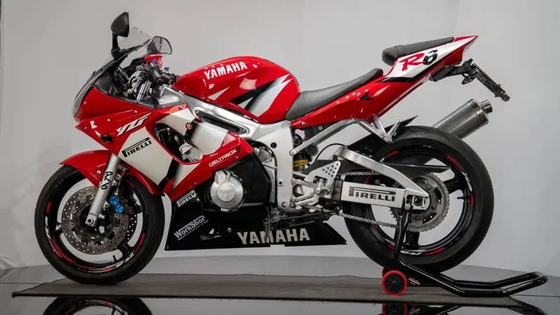 Yamaha YZF R6 (2001 - 02) (6)