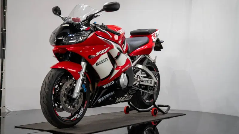 Yamaha YZF R6 (2001 - 02) (7)