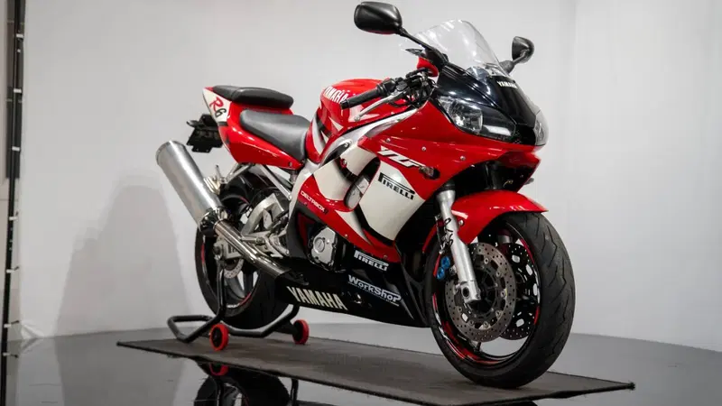 Yamaha YZF R6 (2001 - 02) (9)