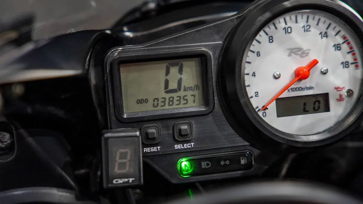 Yamaha YZF R6 (2001 - 02) (20)