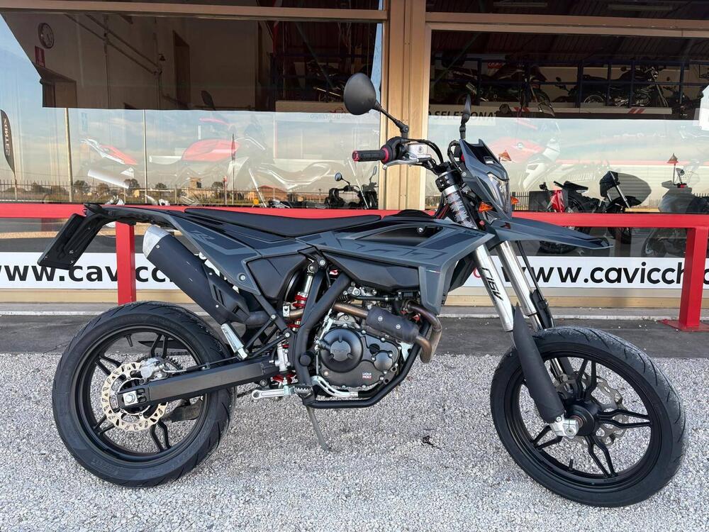 Betamotor RR 125 4T Motard T - X Special Edition (2025) (4)