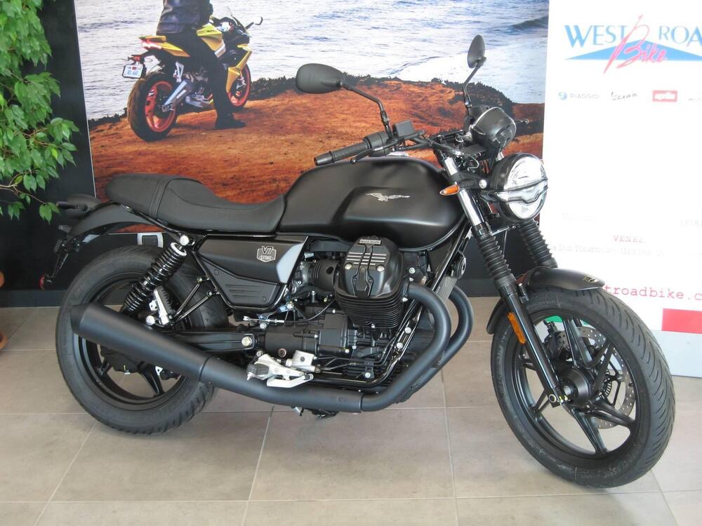 Moto Guzzi V7 Stone (2025)