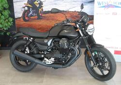 Moto Guzzi V7 Stone (2025) nuova