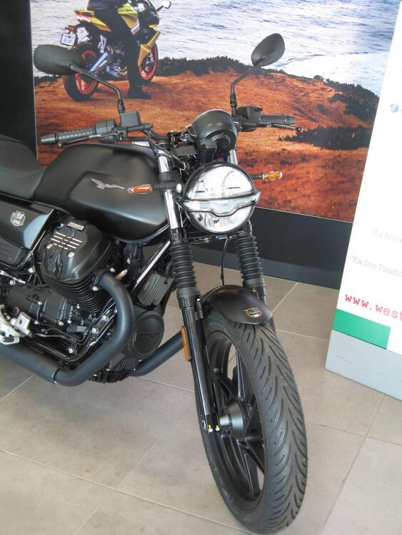 Moto Guzzi V7 Stone (2025) (3)