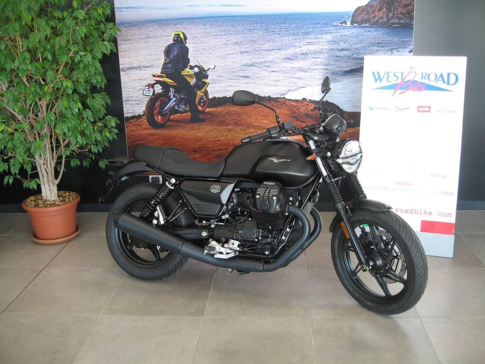 Moto Guzzi V7 Stone (2025) (2)