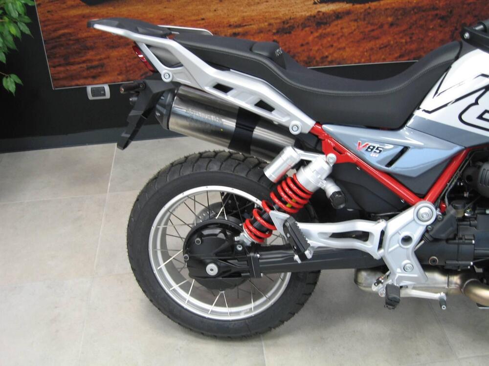 Moto Guzzi V85 TT (2024 - 25) (4)