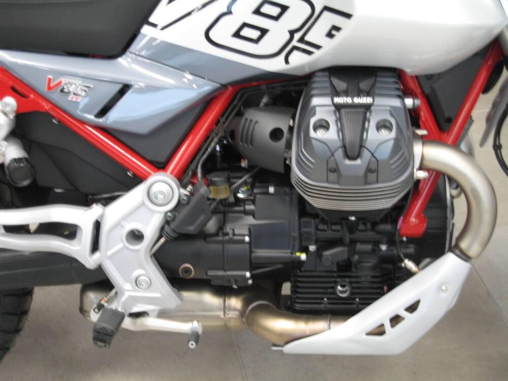 Moto Guzzi V85 TT (2024 - 25) (5)