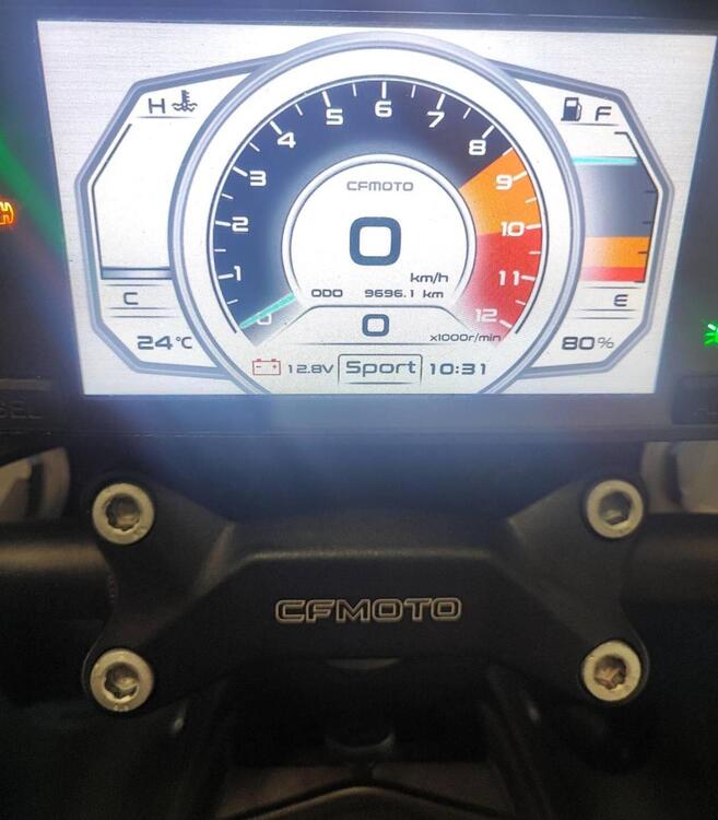 CFMOTO 300NK (2021 - 25) (4)