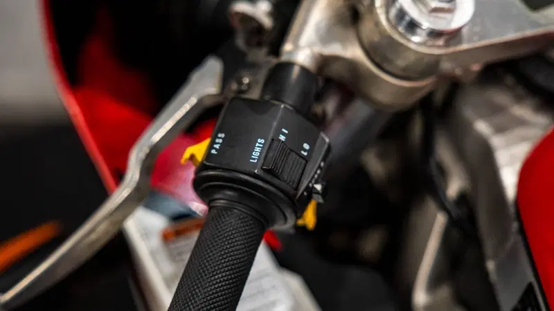 Suzuki GSX-R 750 (14)