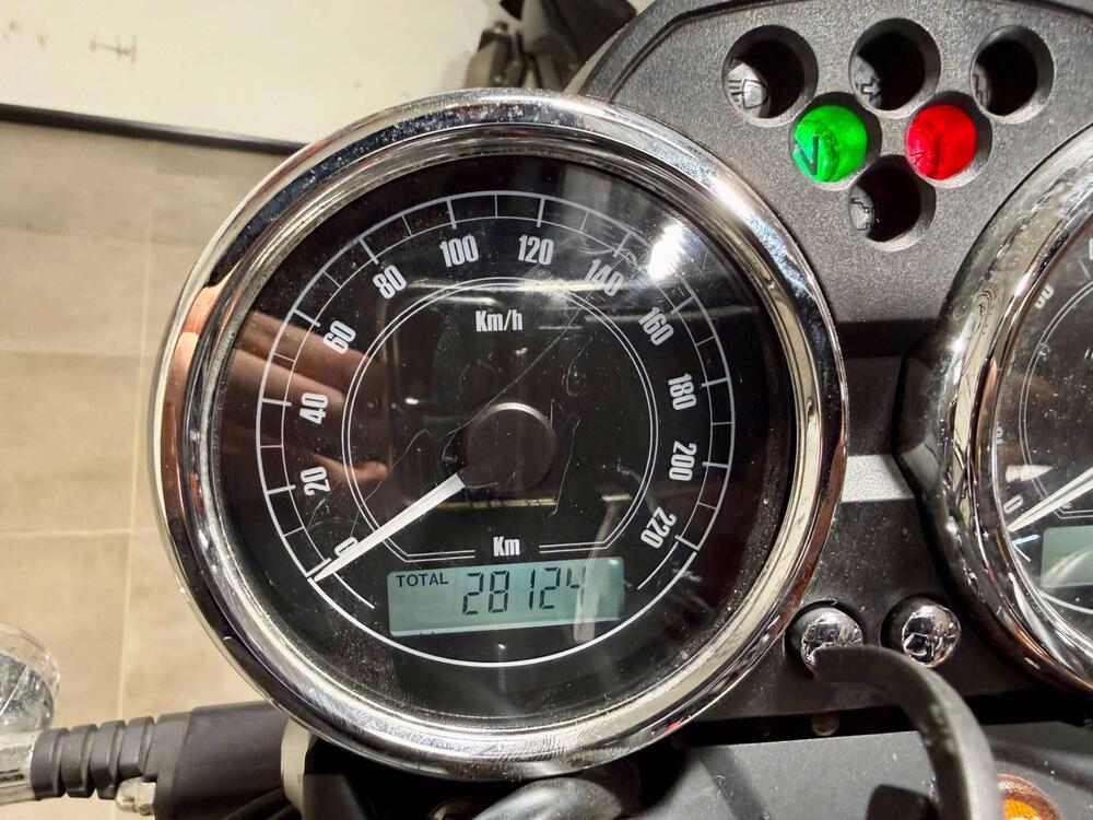 Moto Guzzi V7 II Stone (2015 - 17) (5)