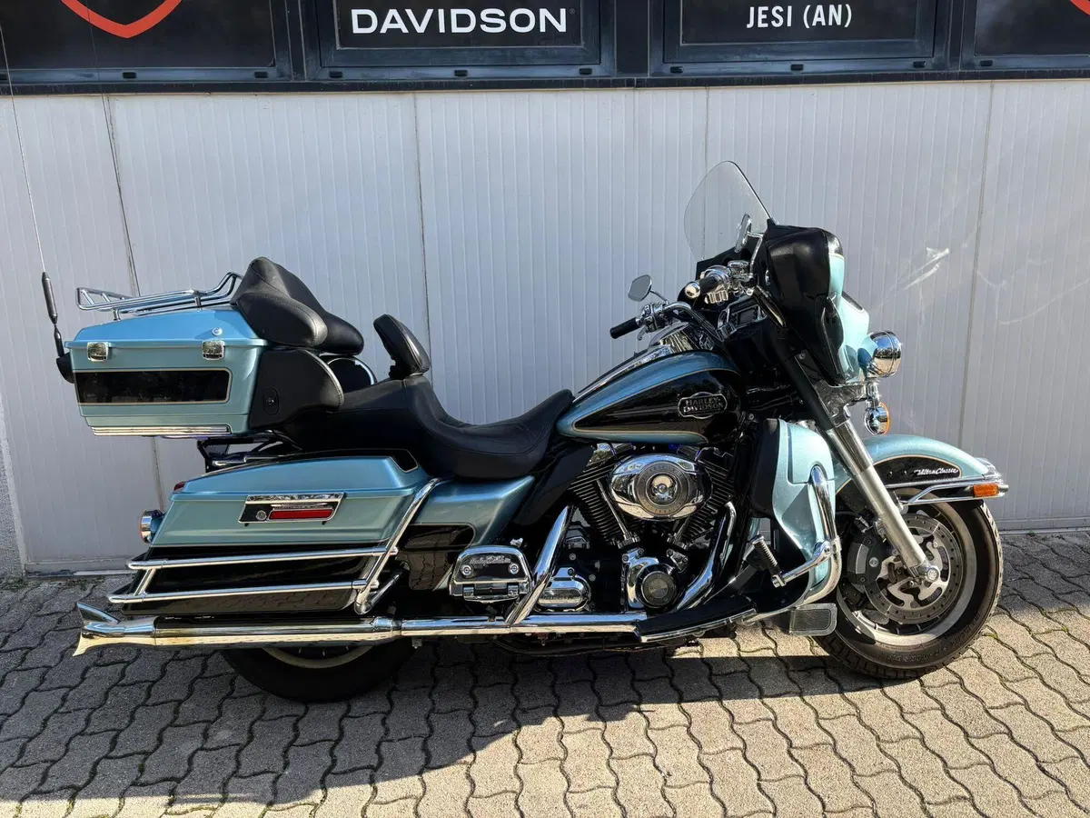 Harley-Davidson 1584 Electra Glide Ultra Classic (2008 - 13) - FLHTCU (10)